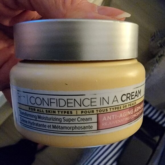 IT Cosmetics Confidence in a Cream Anti-Aging Hydrating Moisturizer 2 OZ New - Picture 6 of 12